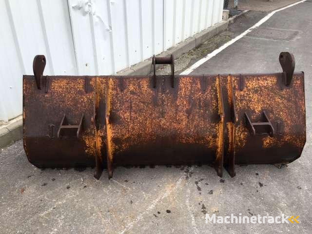 Case 2300mm-Tractopelle