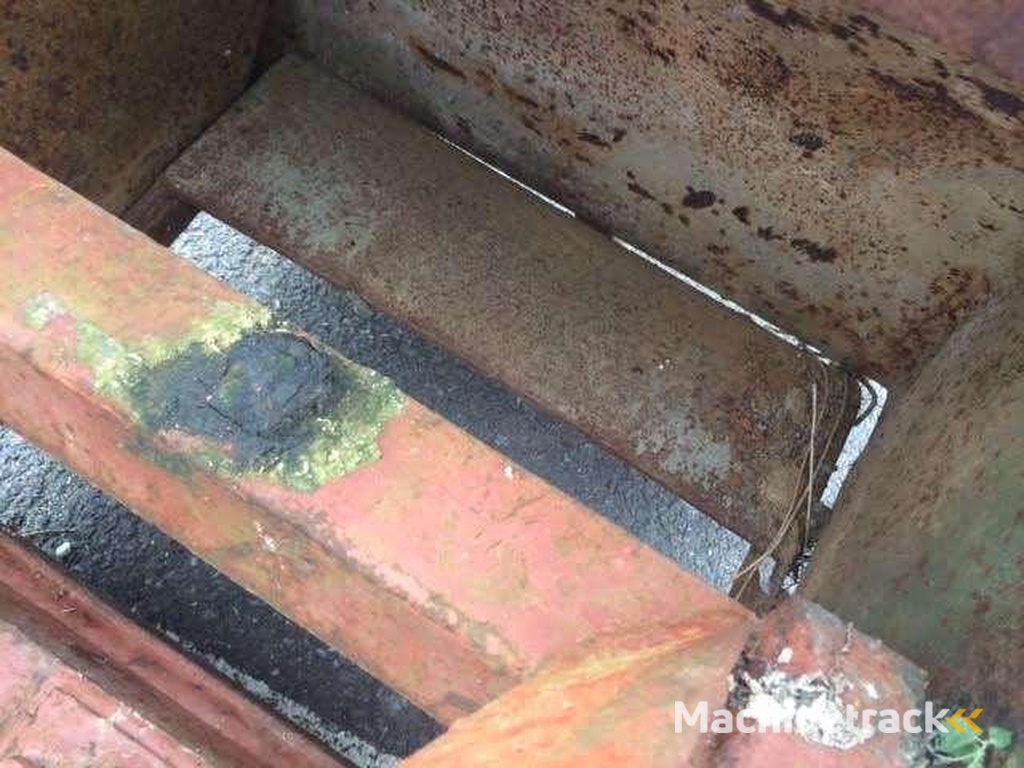 Case 600mm-ejecteurs