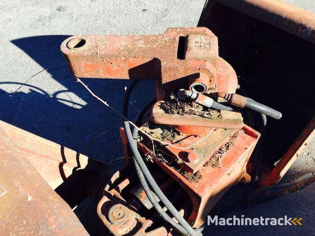 AUTRE Camion avec rotator - coquilles 500mm reprise - ouverture 1500mm