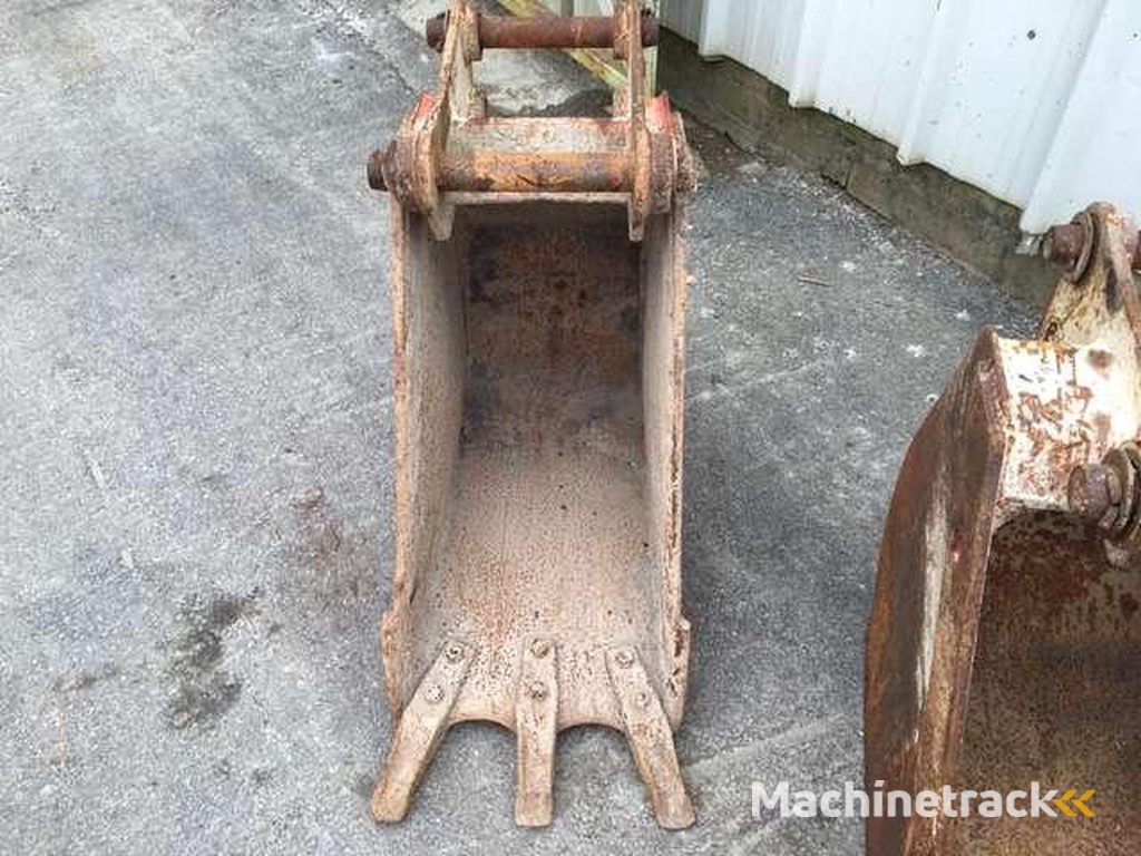 Caterpillar 450mm-Tractopelle