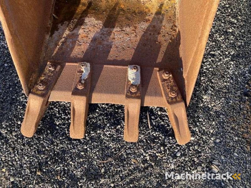 Caterpillar 570mm-type-tractopelle