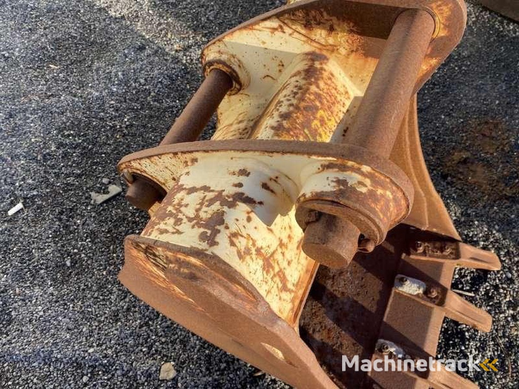 Caterpillar 570mm-type-tractopelle