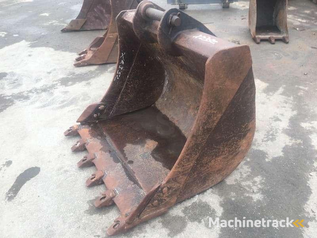 Fermec 890mm-Tractopelle-Fermec