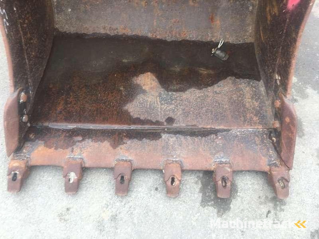 Fermec 890mm-Tractopelle-Fermec