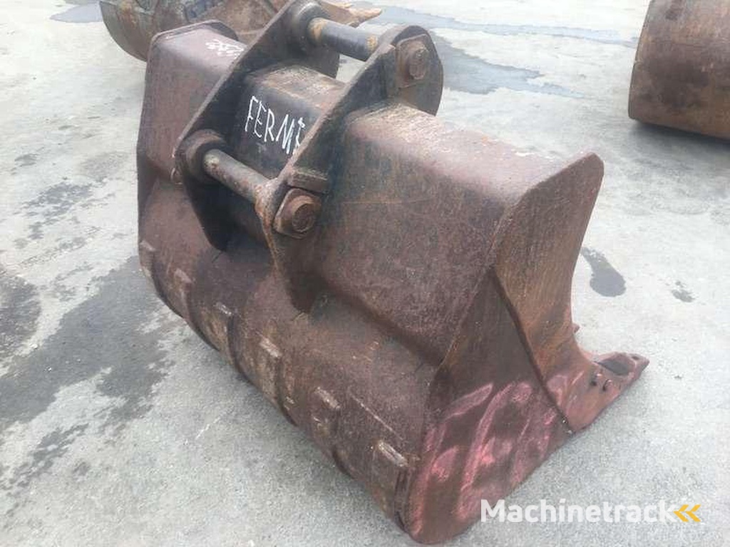 Fermec 890mm-Tractopelle-Fermec