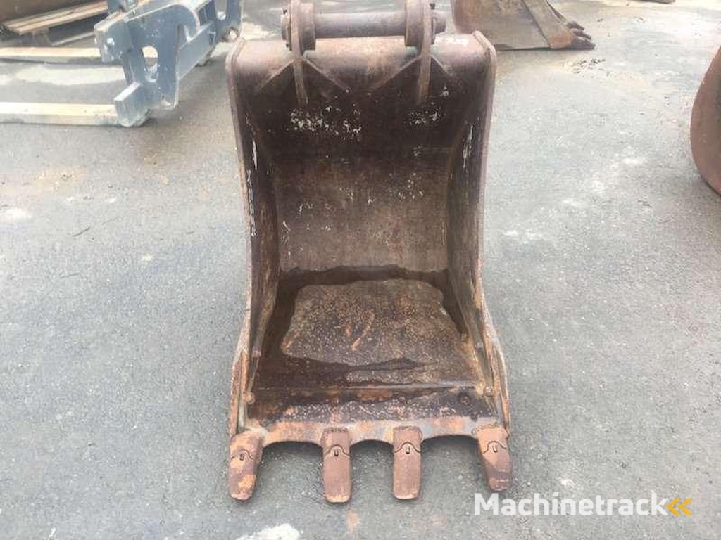 Fermec 580mm-tractopelle-FERMEC