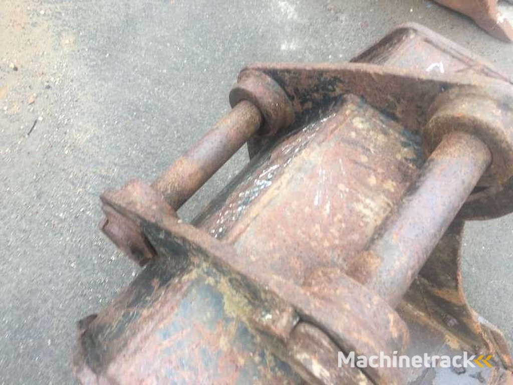 Fermec 580mm-tractopelle-FERMEC