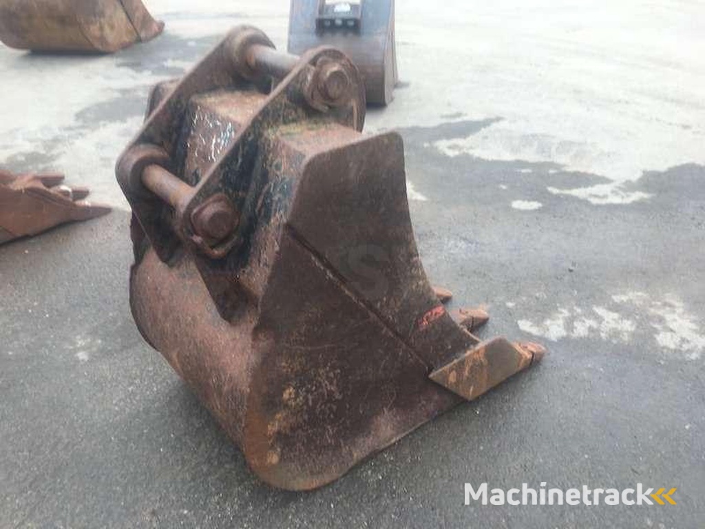 Fermec 580mm-tractopelle-FERMEC