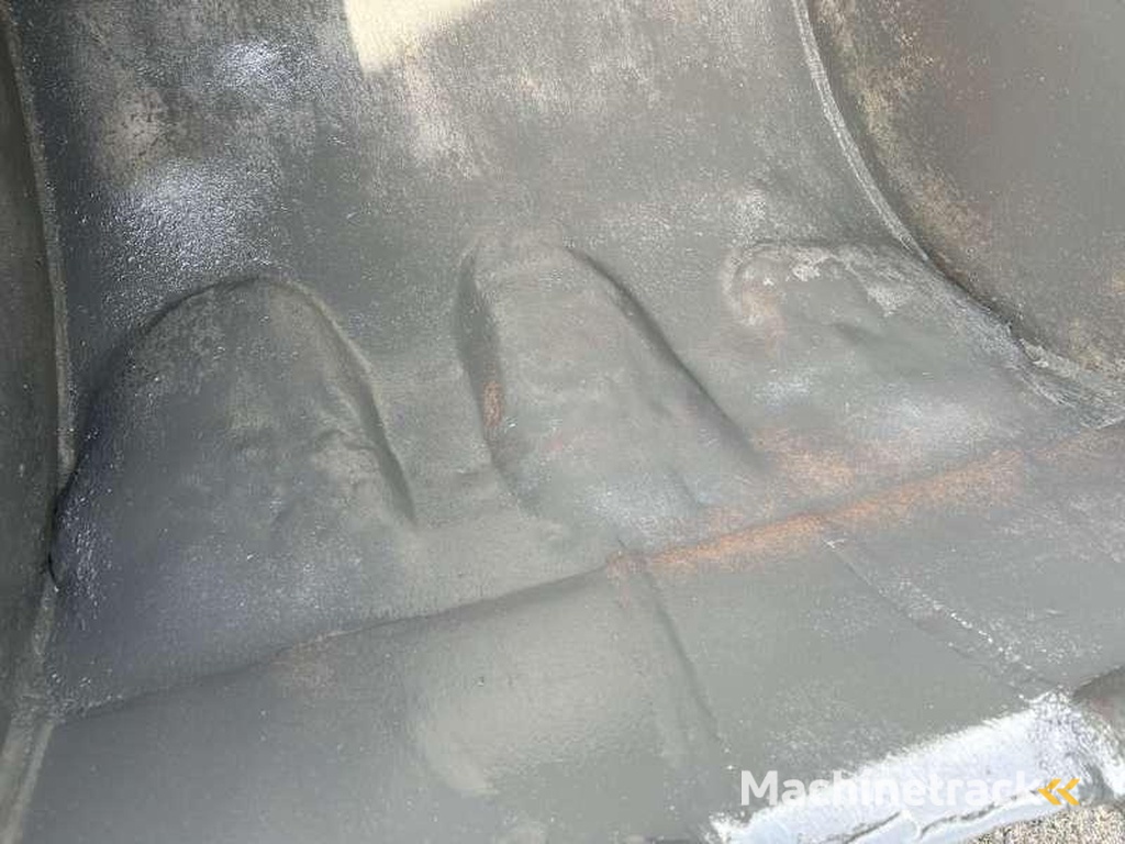 Mecalac 12-870mm-fond-à-revoir