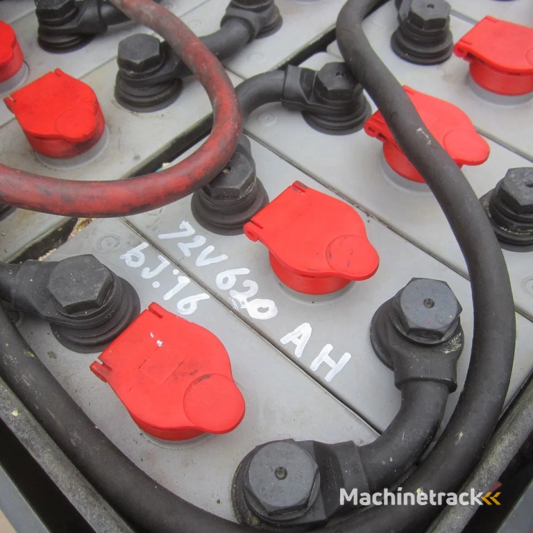 Nichiyu Heftruck FPC25PN, elek., triplo, side shift, hydro vorkverstelling.