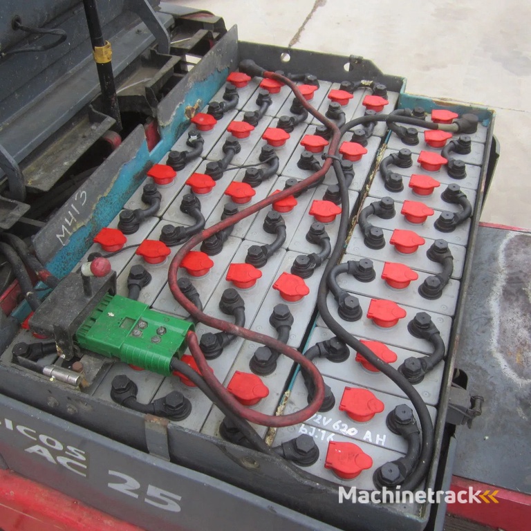 Nichiyu Heftruck FPC25PN, elek., triplo, side shift, hydro vorkverstelling.