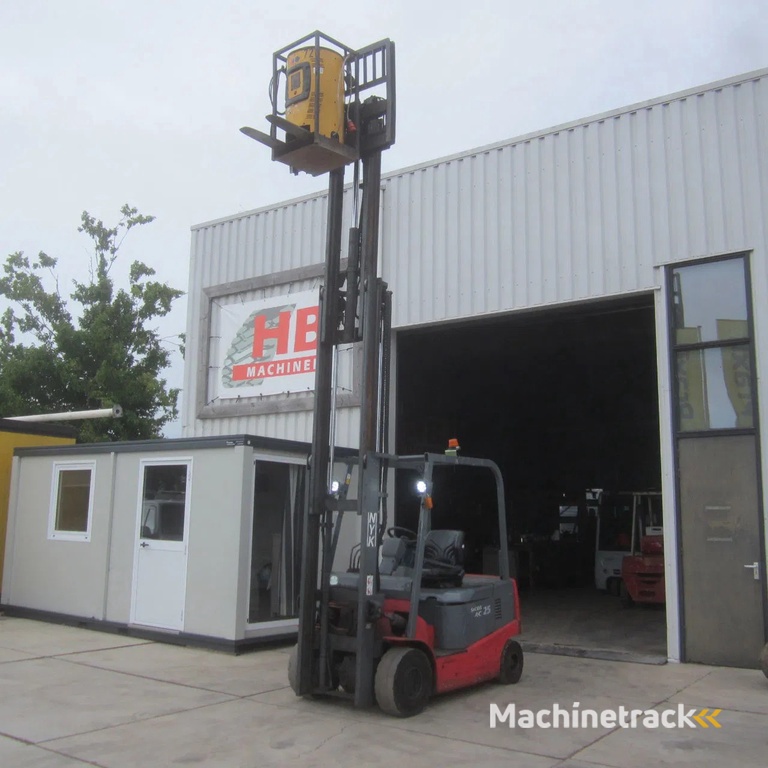 Nichiyu Heftruck FPC25PN, elek., triplo, side shift, hydro vorkverstelling.