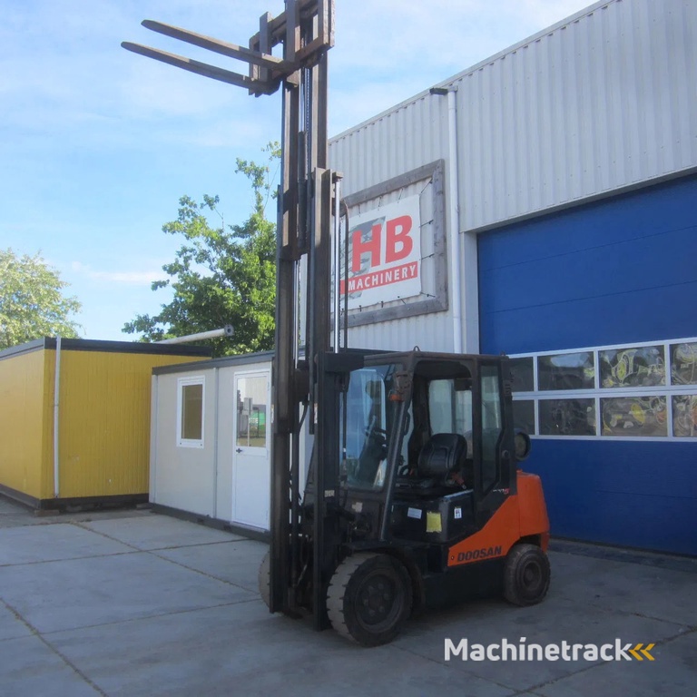 Doosan G35C Heftruck G35C-5, LPG, Triplomast, Side shift, met kenteken.
