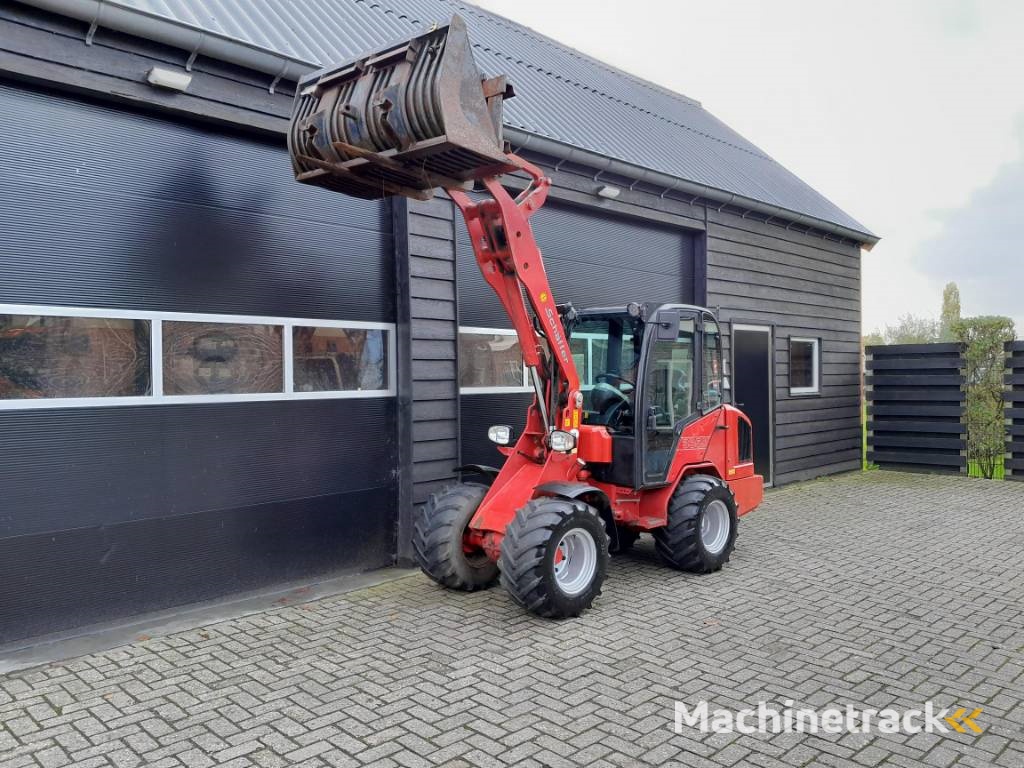 Schäffer 3350 minishovel met cabine NL kenteken