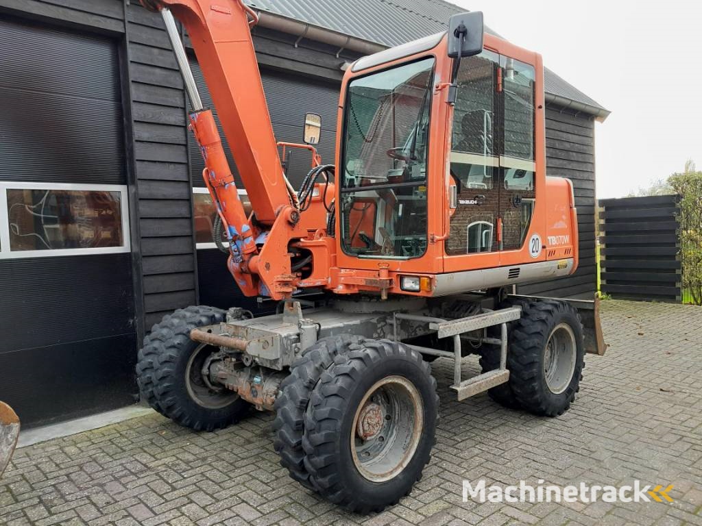 Takeuchi TB070 mobiele kraan graafmachine