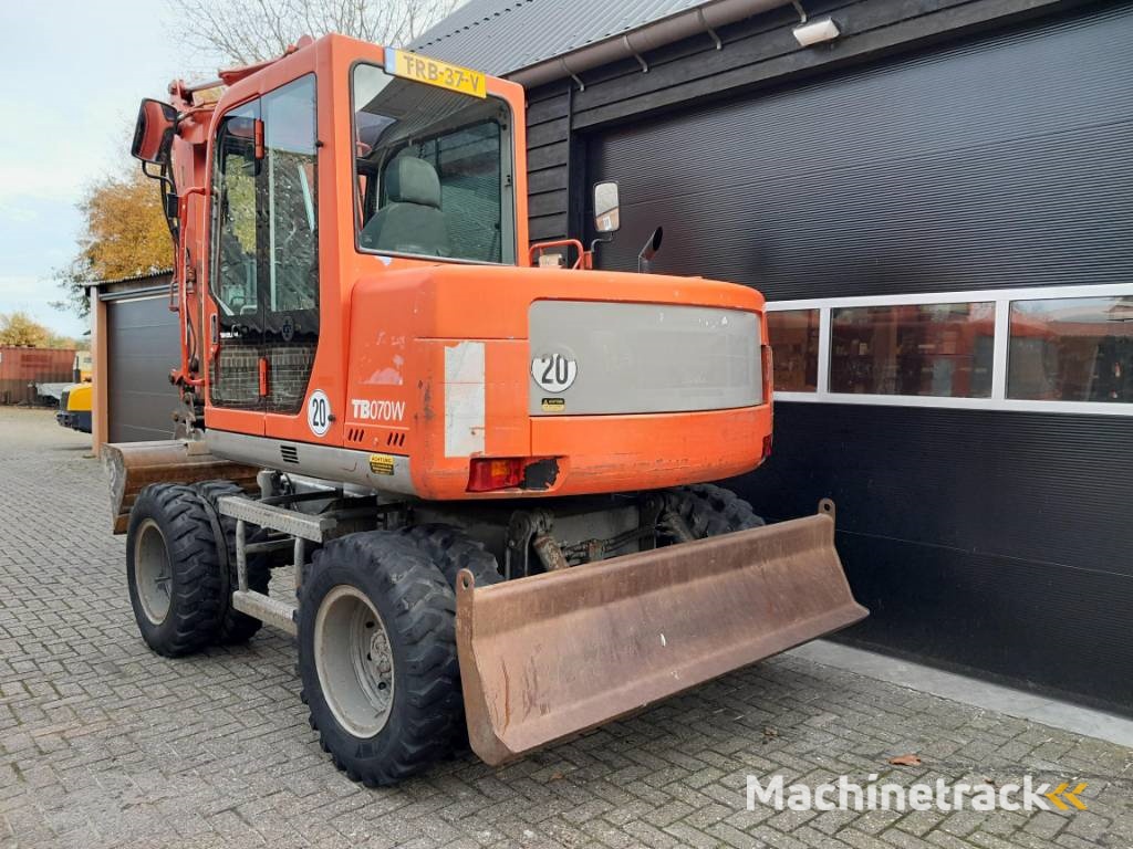 Takeuchi TB070 mobiele kraan graafmachine