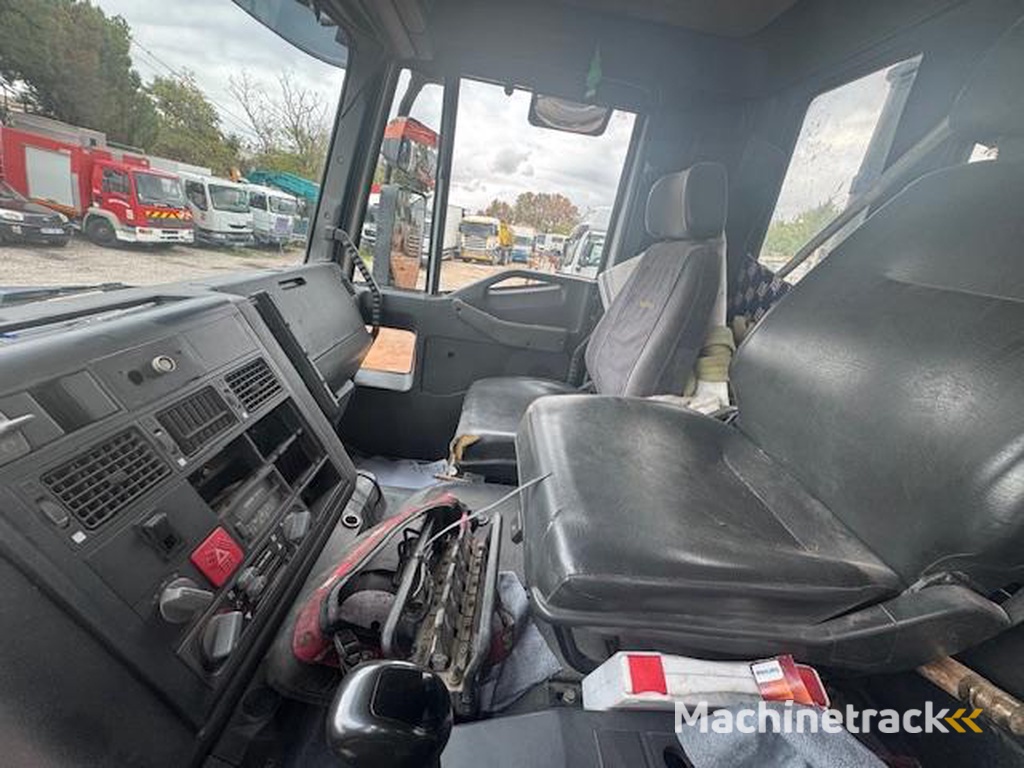 Iveco EUROTECH-CURSOR-310-TRIBENNE-GRUE-HIAB