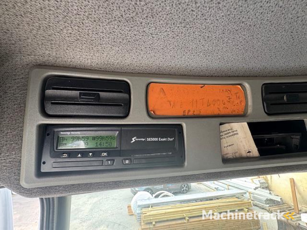 Mercedes AXOR 1828 BENNE GRUE FASSI