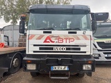 Minituur van Iveco EUROTECH-CURSOR-310-TRIBENNE-GRUE-HIAB