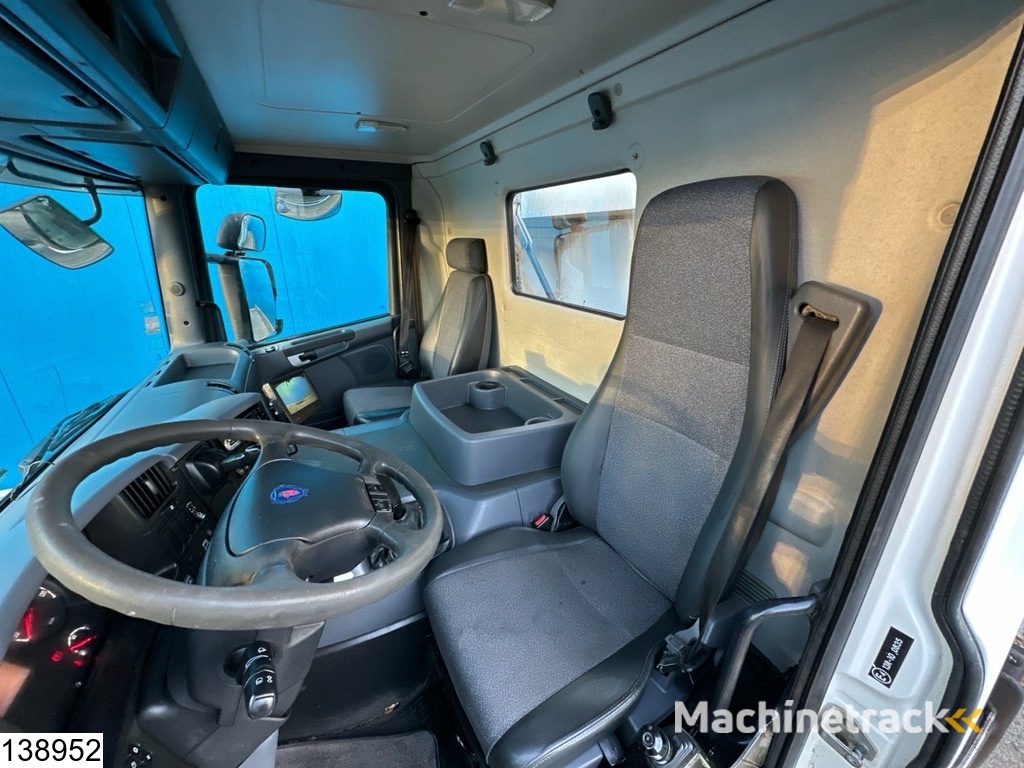 Scania P 380 8x4, Manual, Steel suspension