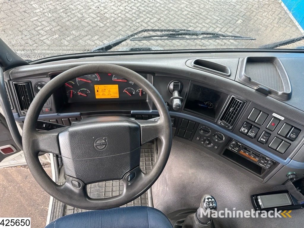 Volvo FM 300 6 X 2, Manual, Steel suspension, Palfinger