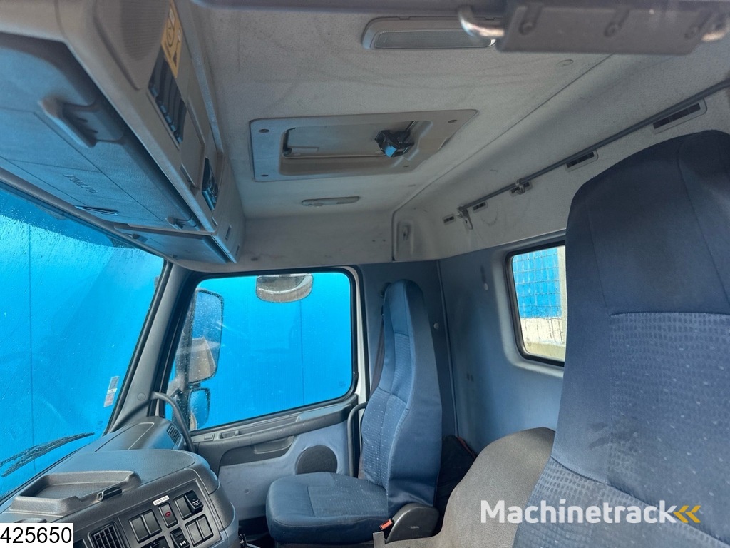 Volvo FM 300 6 X 2, Manual, Steel suspension, Palfinger