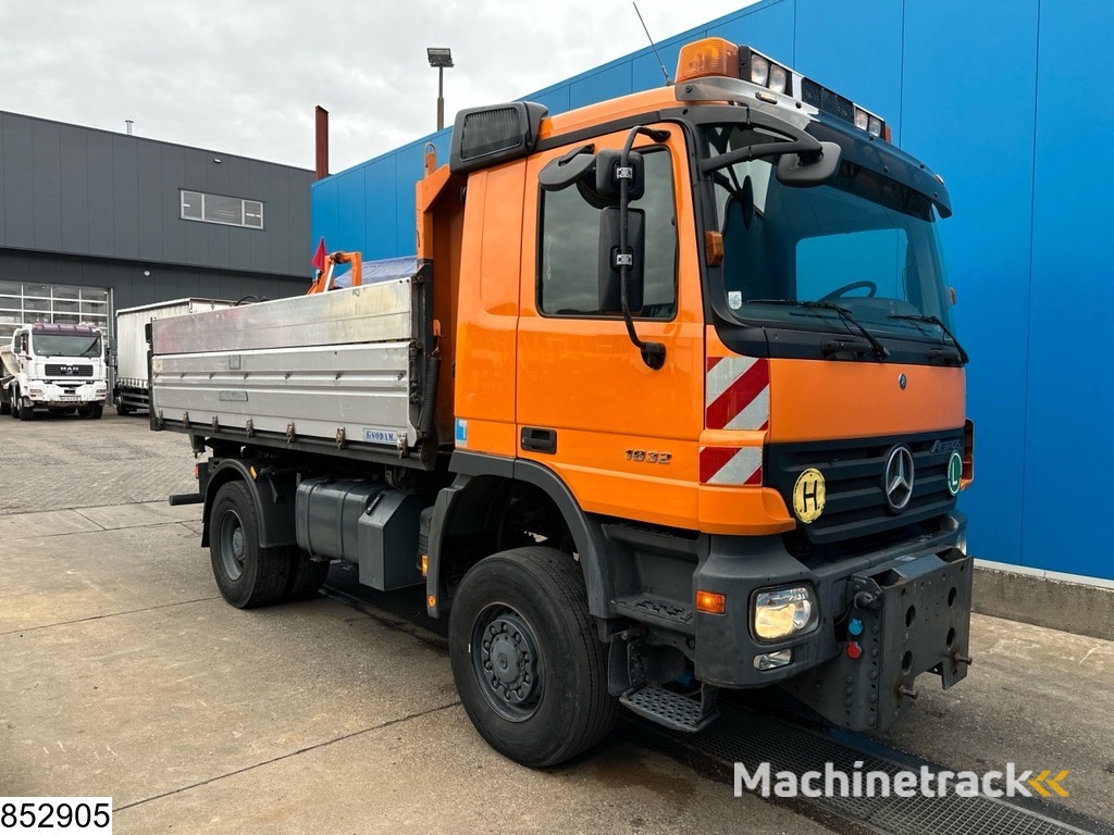Mercedes Actros 1832 4X4, Grit spreader, Snow plough, Tipper
