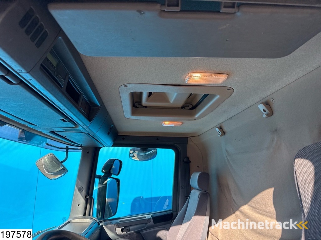 Scania P 230 Carrier, Dhollandia