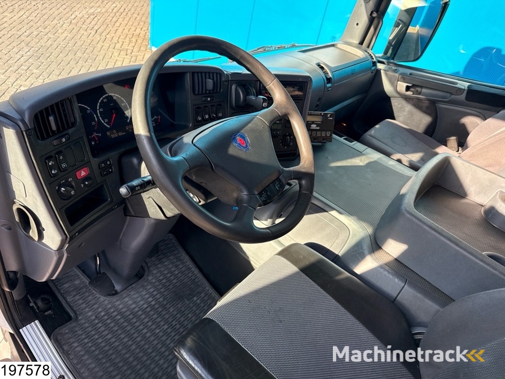 Scania P 230 Carrier, Dhollandia