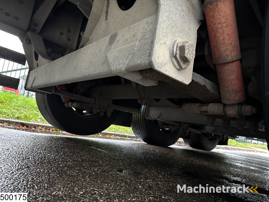 Samro gesloten bak 15 Units.