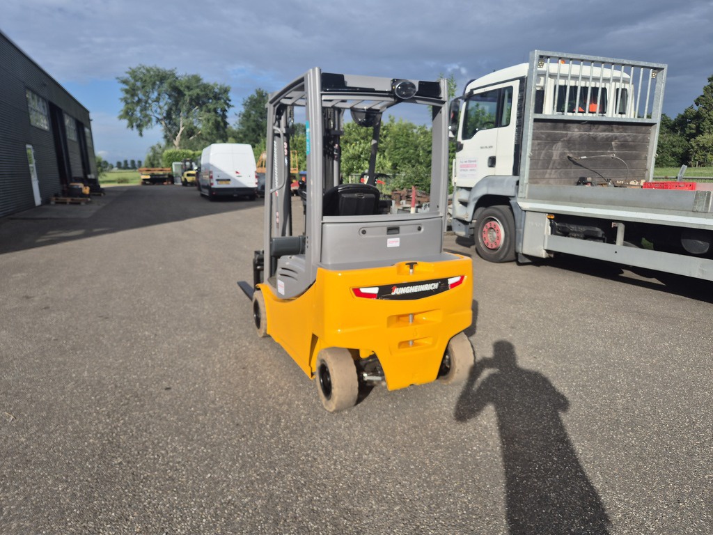 Jungheinrich EFG320 4-Wieler Elektrisch, Mast 3F464  3644 uur.