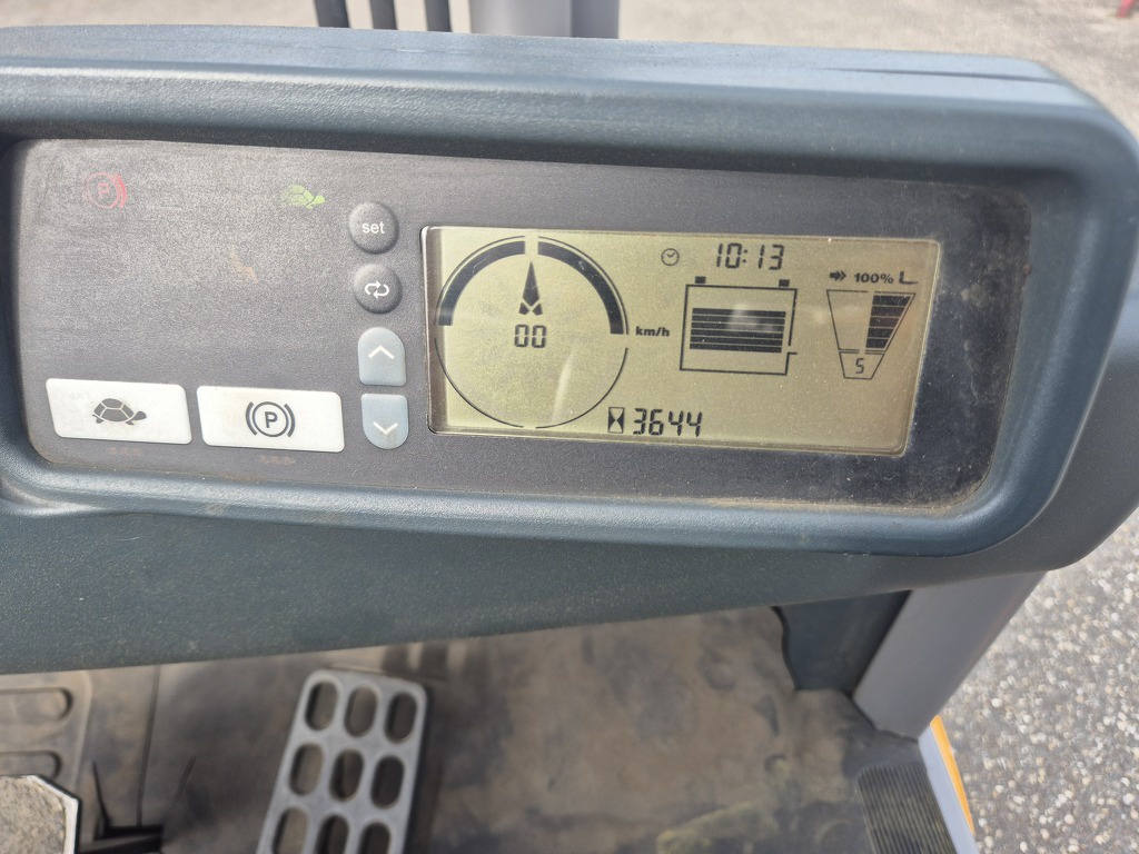 Jungheinrich EFG320 4-Wieler Elektrisch, Mast 3F464  3644 uur.