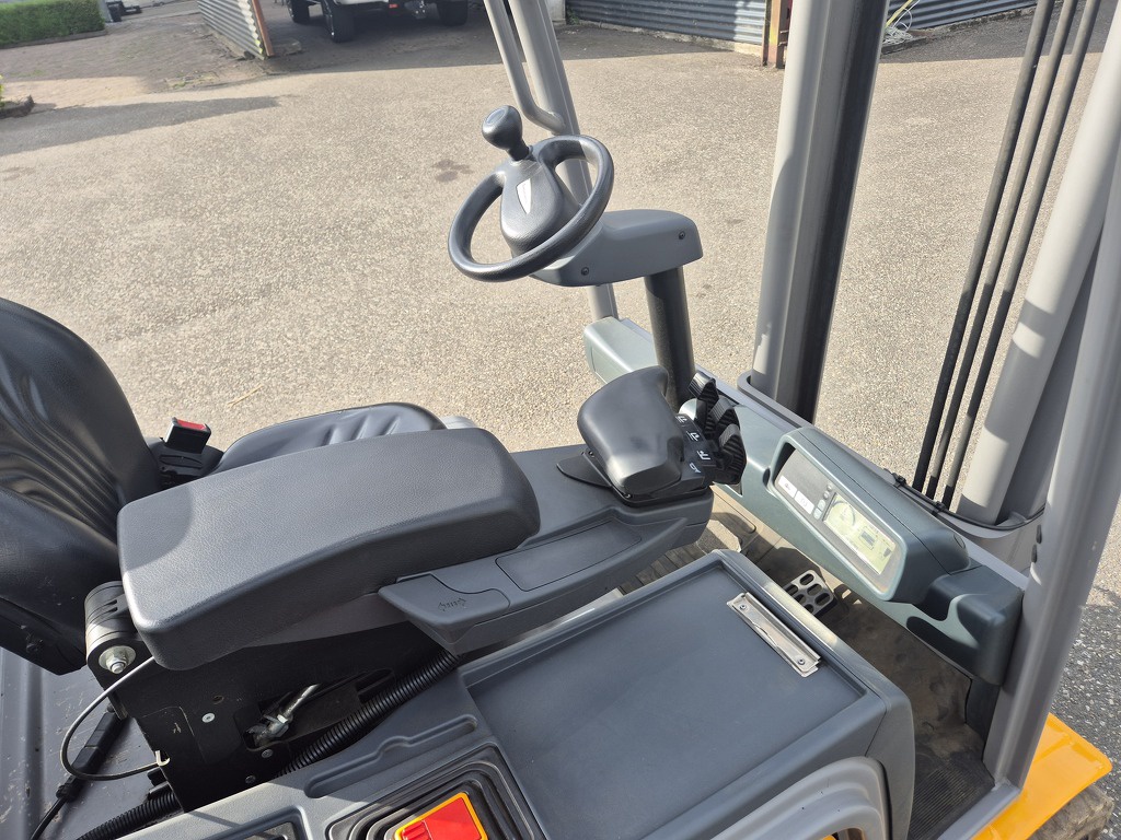 Jungheinrich EFG320 4-Wieler Elektrisch, Mast 3F464  3644 uur.