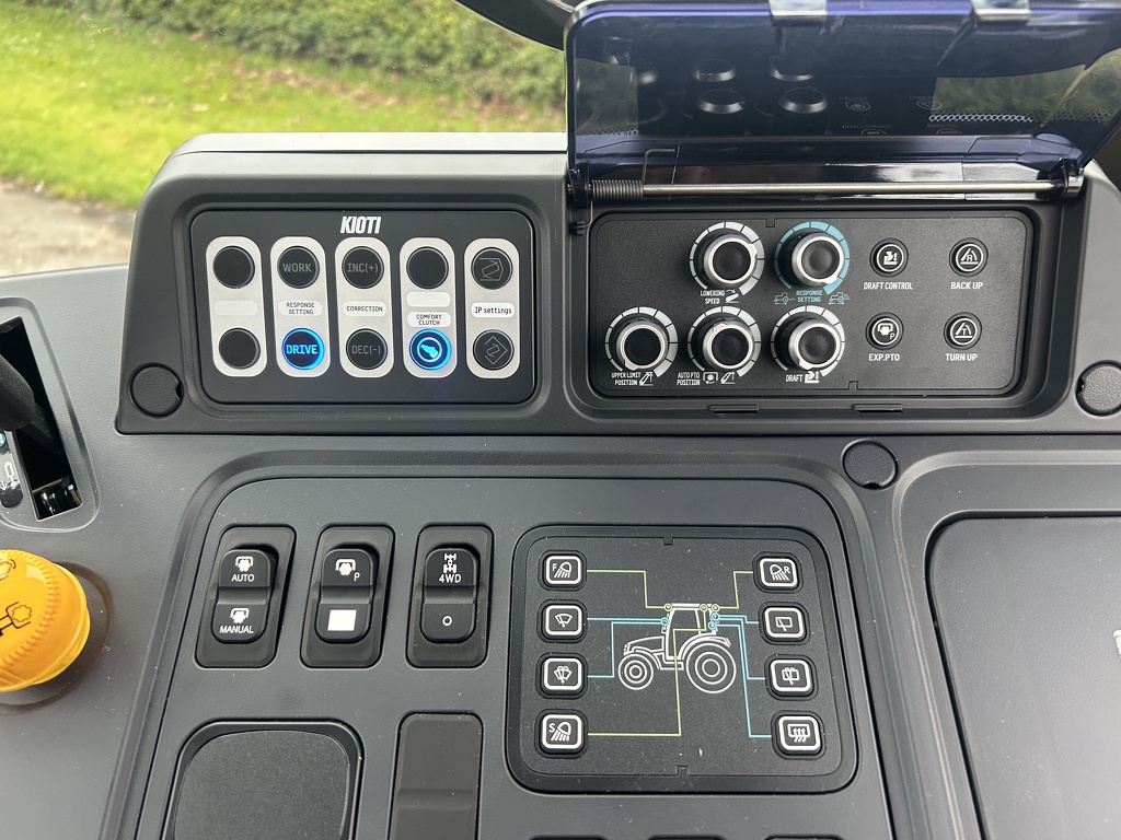 Kioti RX8040PC-GE 73 PK Cabine/airco 4wd powershuttle evt met voorlader