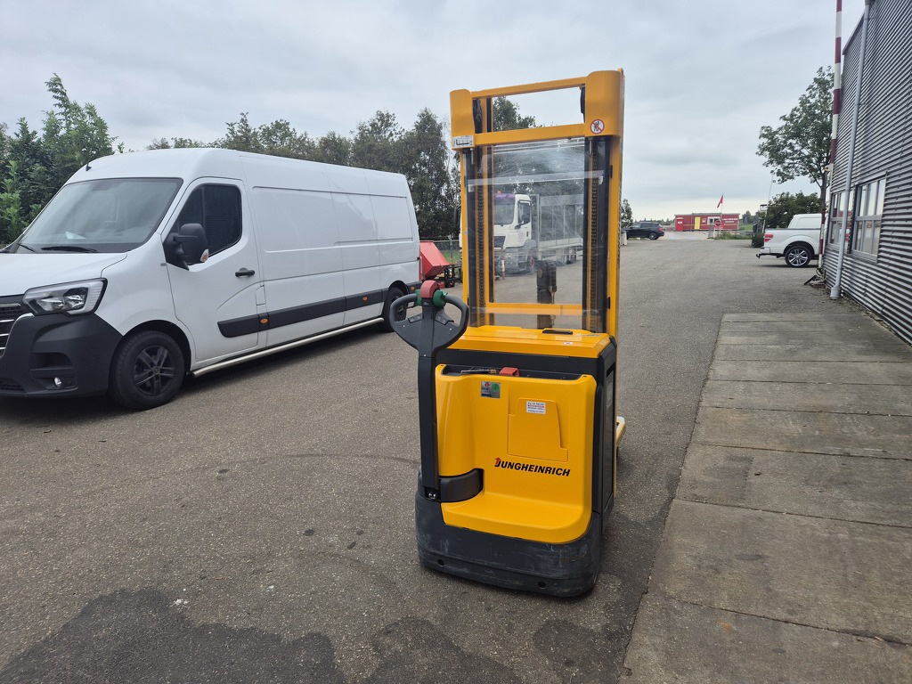 Jungheinrich EJC 212Z Stapelaar 1.2 ton  Mast 3f470  bj 2014  nieuwstaat