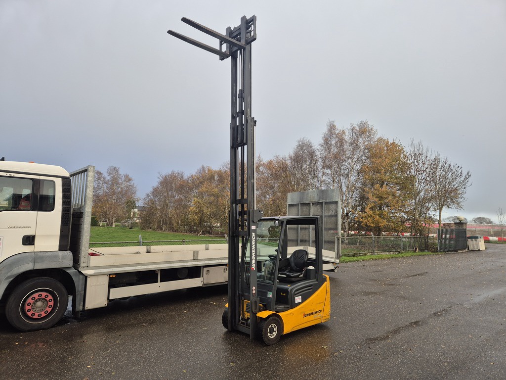 Jungheinrich EFG220 2 ton 3-Wieler Elektrisch, Mast 3F480  4792 uur.