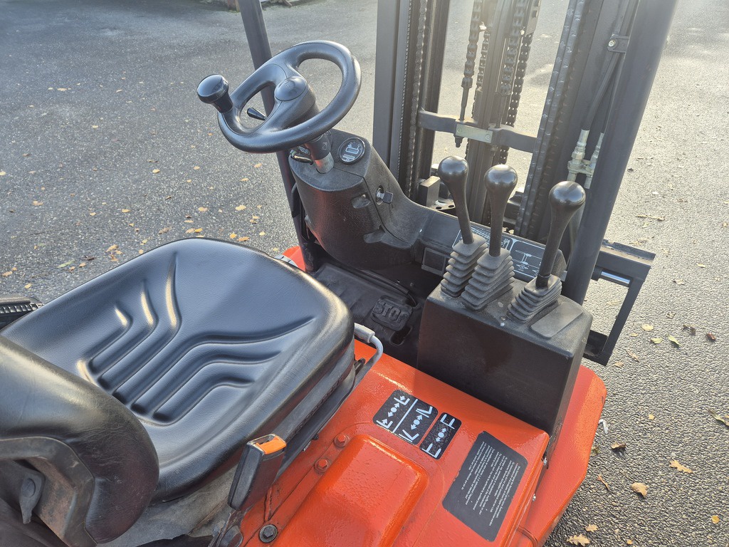 LINDE E12Z-02  3-wieler, Elektrisch, Mast 3F460, B.J. 2000, 4600 uur.