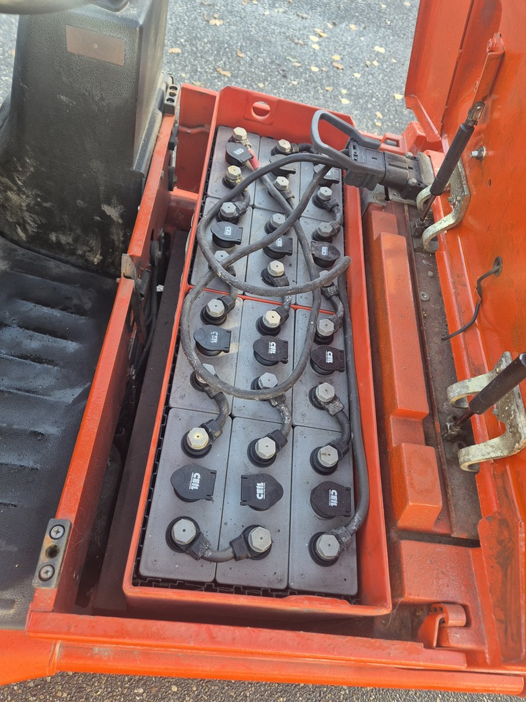 LINDE E12Z-02  3-wieler, Elektrisch, Mast 3F460, B.J. 2000, 4600 uur.