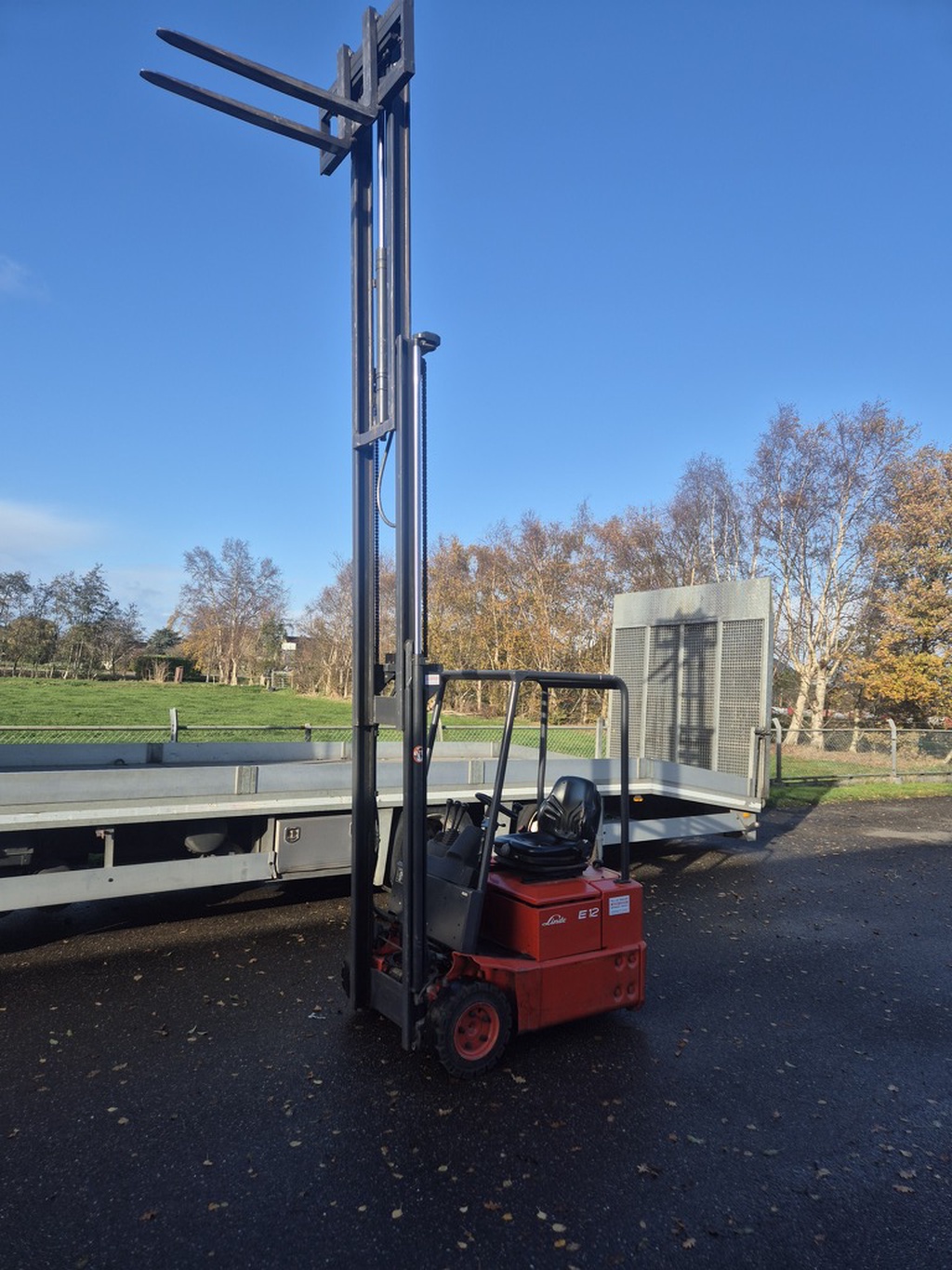 LINDE E12Z-02  3-wieler, Elektrisch, Mast 3F460, B.J. 2000, 4600 uur.