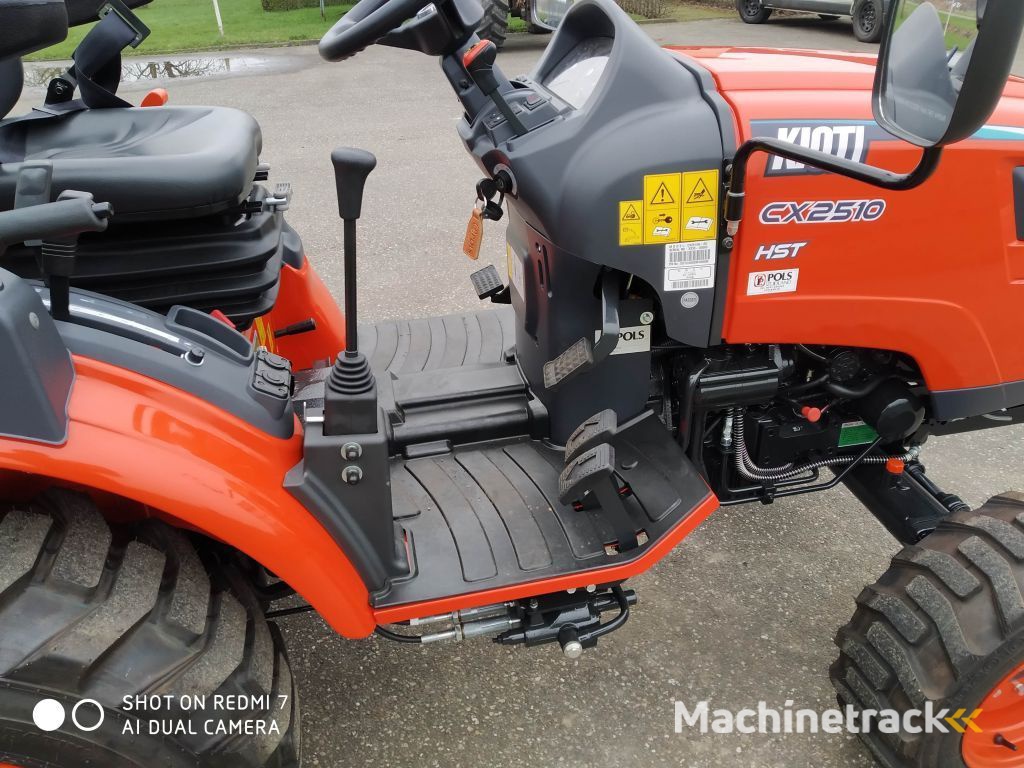 KIOTI CX2510 hst Rops  4wd 25 pk   nieuw ACTIE live is to short to buy a boring tractor !! evt met voorlader