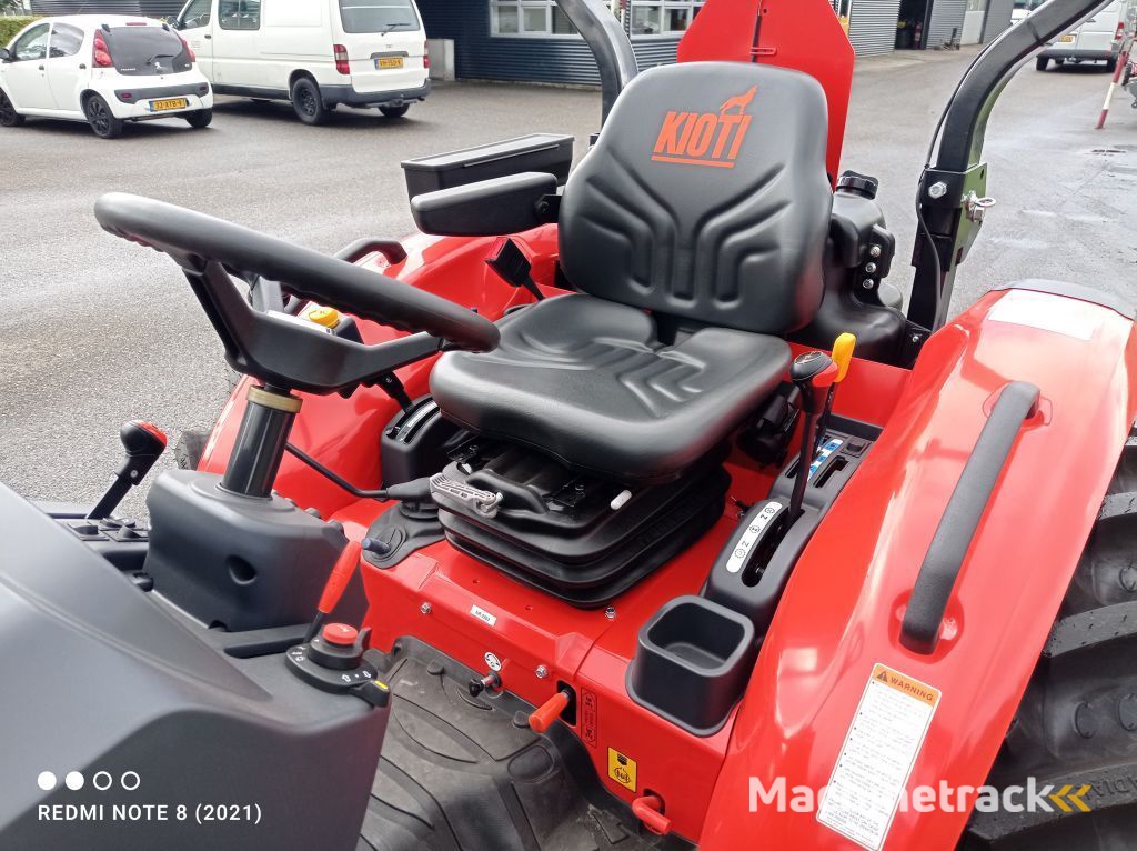 KIOTI CK5030 HST Rops  Nieuw CK5030 HST (Live is to short to buy a boring tractor  !!!!!  )