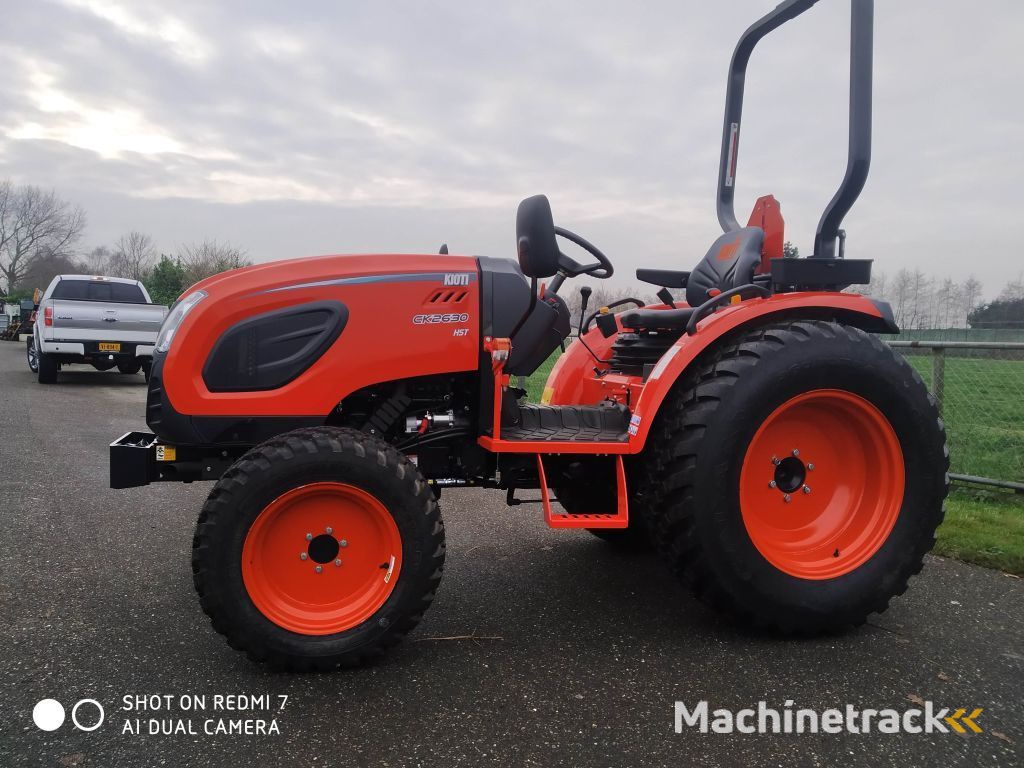 KIOTI CK5030 HST Rops  Nieuw CK5030 HST (Live is to short to buy a boring tractor  !!!!!  )