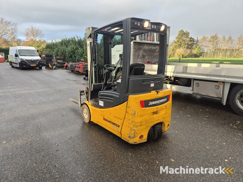 Jungheinrich EFG220 2 ton 3-Wieler Elektrisch, Mast 3F480  4792 uur.