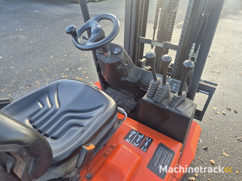 LINDE E12Z-02  3-wieler, Elektrisch, Mast 3F460, B.J. 2000, 4600 uur.