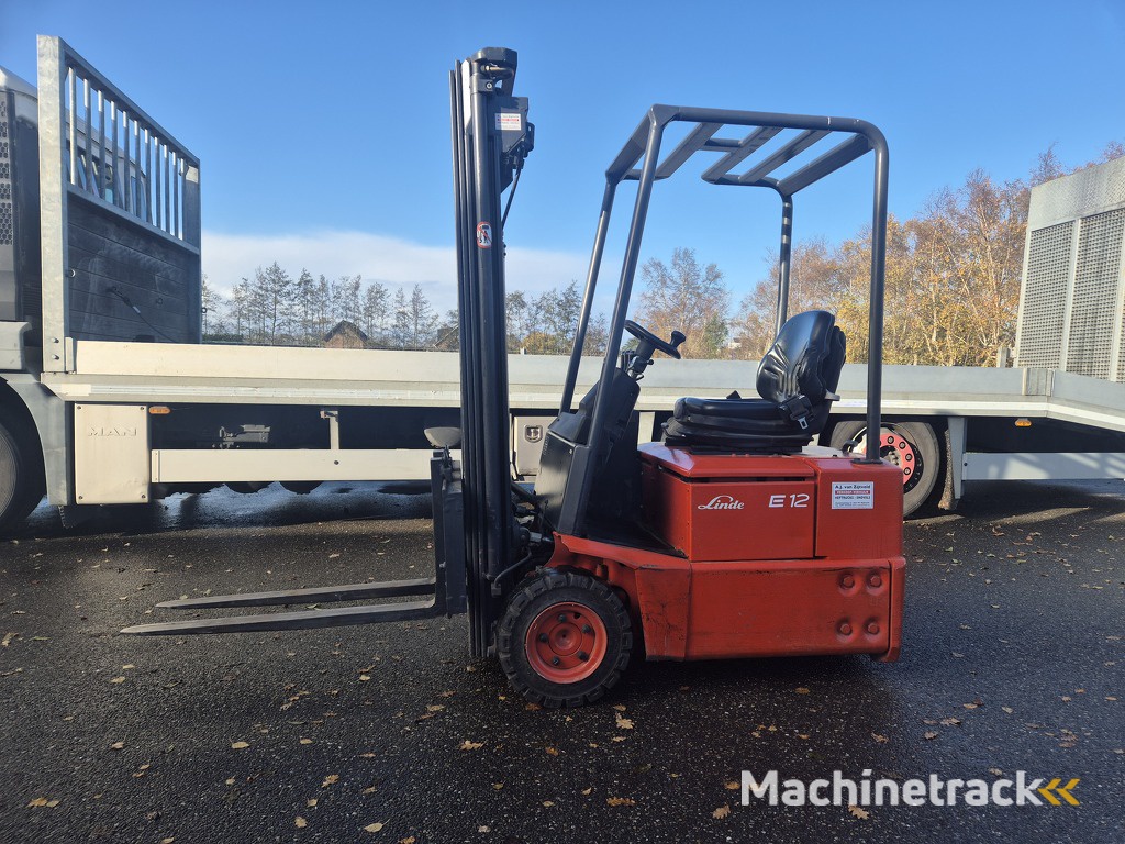 LINDE E12Z-02  3-wieler, Elektrisch, Mast 3F460, B.J. 2000, 4600 uur.