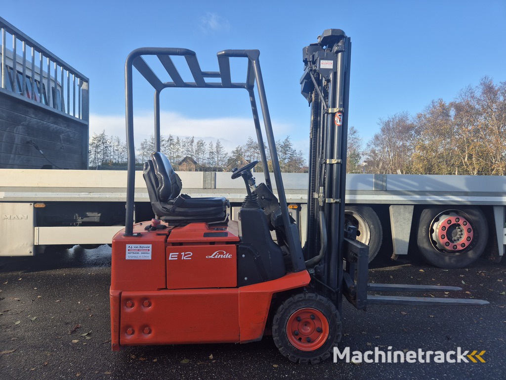 LINDE E12Z-02  3-wieler, Elektrisch, Mast 3F460, B.J. 2000, 4600 uur.