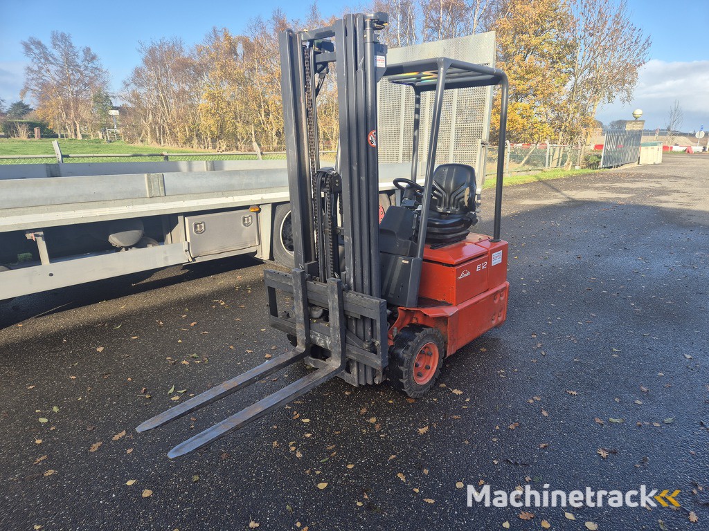 LINDE E12Z-02  3-wieler, Elektrisch, Mast 3F460, B.J. 2000, 4600 uur.