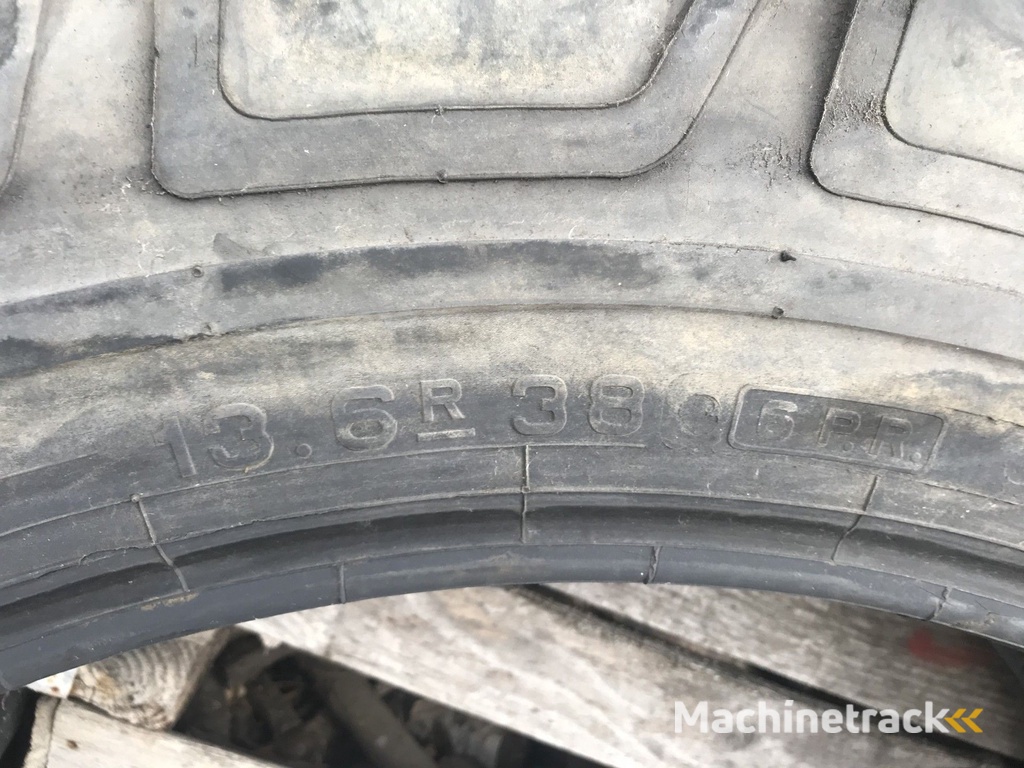 Pirelli 13.6R38 losse band