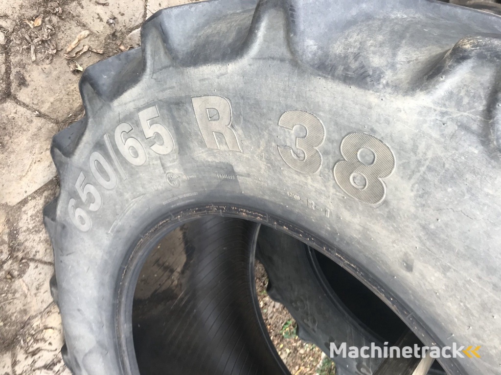650/65R38 stel banden