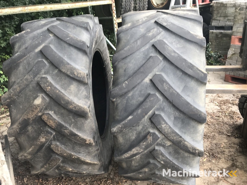 650/65R38 stel banden